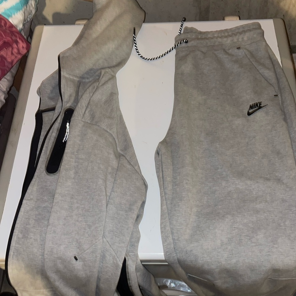 Nike Tech Jogging suit